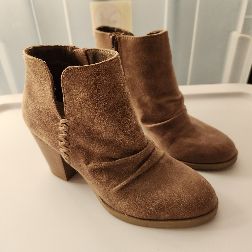Report Women's Chelsea‎ Ankle Boots Zip-Up Brown 2.5" Heels Size 6